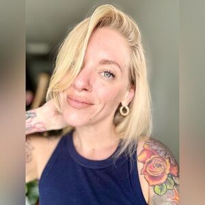 Meet your friendly neighborhood Posher, Jeannette